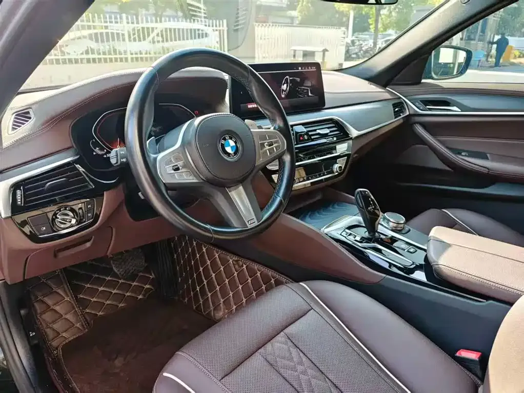 BMW 5 Series — фото 10