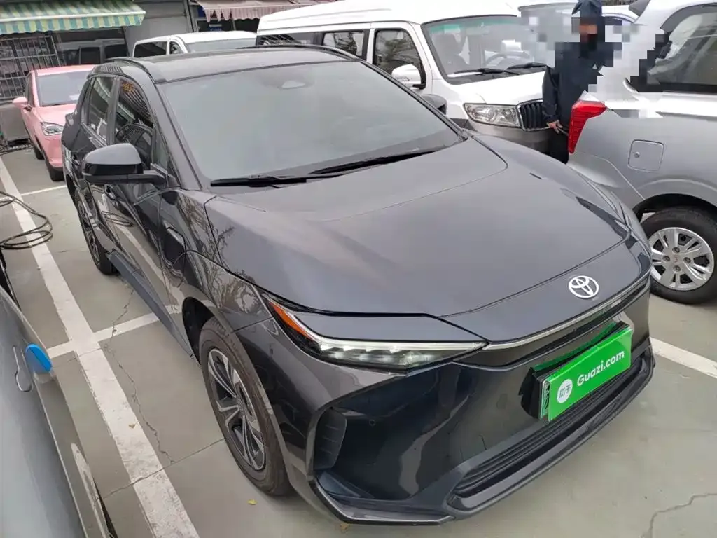 Toyota bZ4X 2023 из CN, фото 4