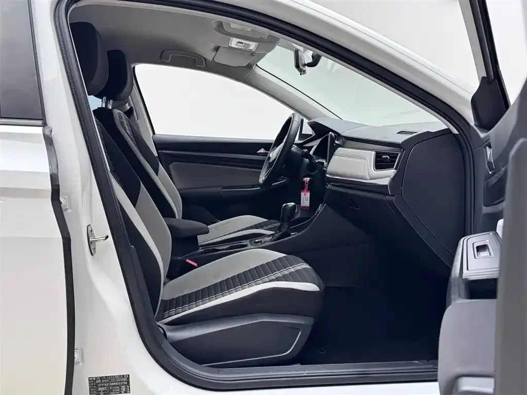 Volkswagen Bora 2024 из CN, фото 10