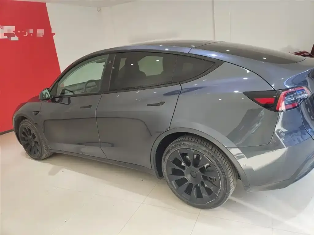 Tesla Model Y — фото 5