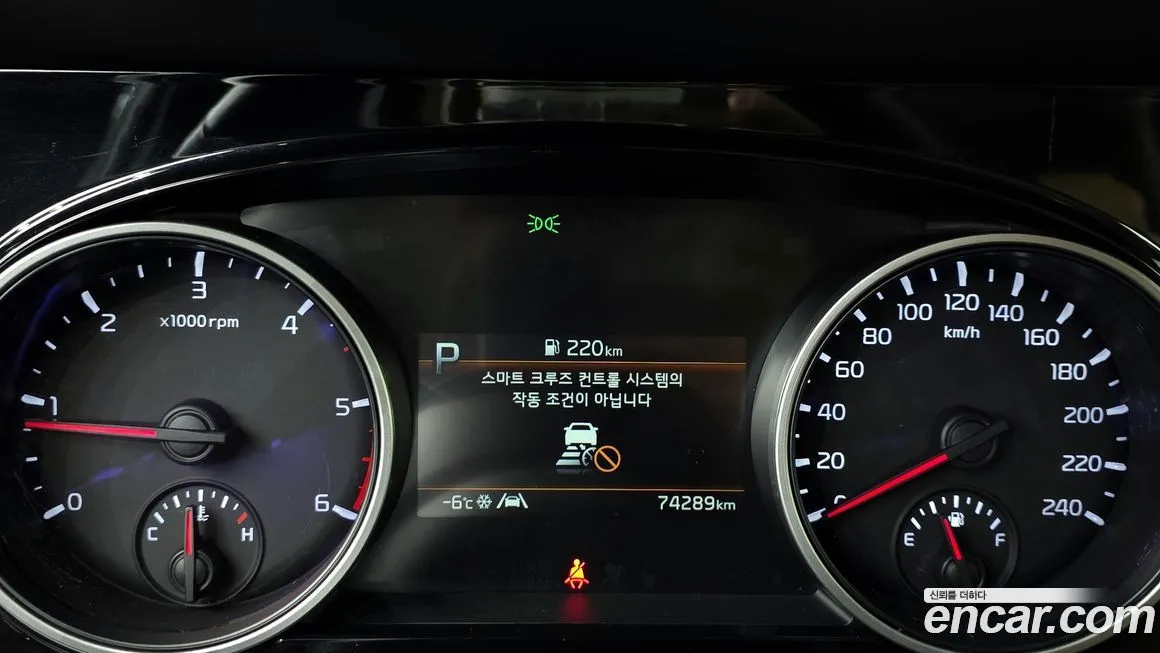 Kia Carnival — фото 8