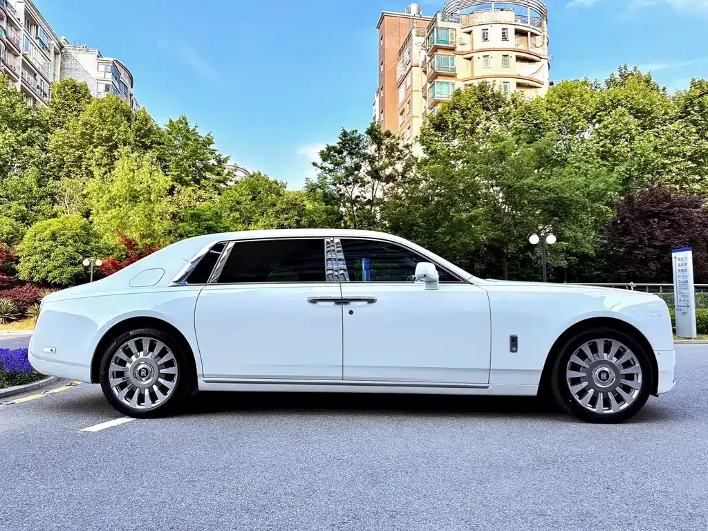 Rolls-Royce Phantom 2024 из CN, фото 3
