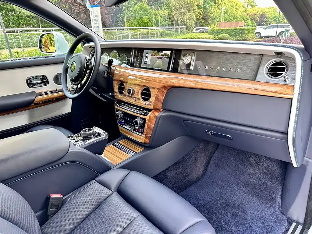 Rolls-Royce Phantom 2024 из CN, фото 9