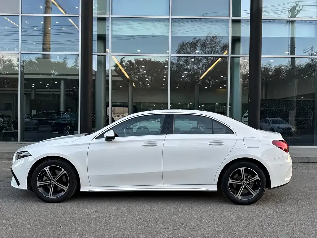 Mercedes-Benz A-Class 2023 из CN, фото 3