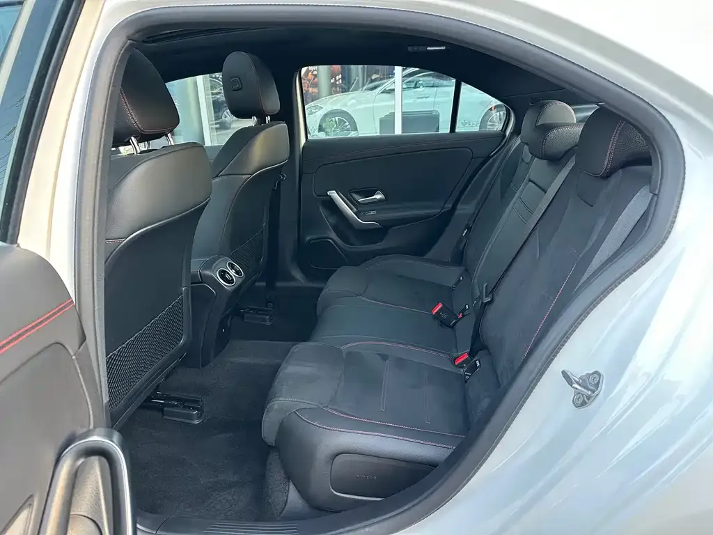 Mercedes-Benz A-Class 2023 из CN, фото 9