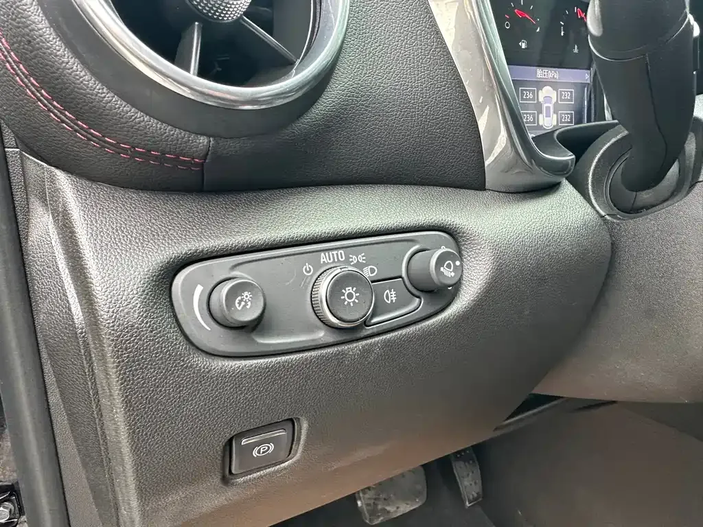 Chevrolet Blazer 2021 из CN, фото 7