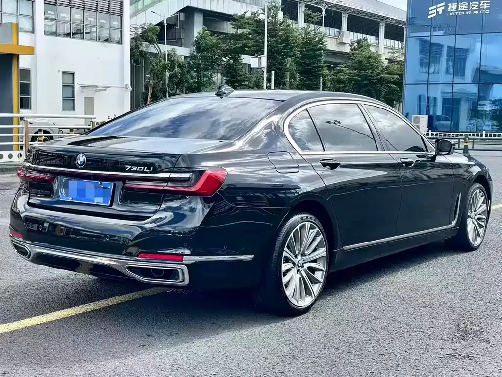 BMW 7 Series — фото 9