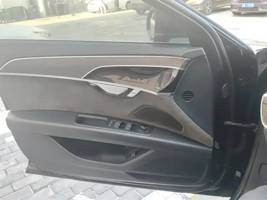 Audi A8 2022 из CN, фото 7