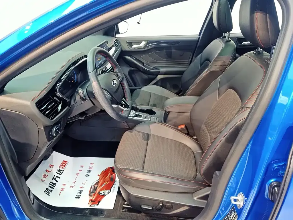 Ford Focus 2022 из CN, фото 8