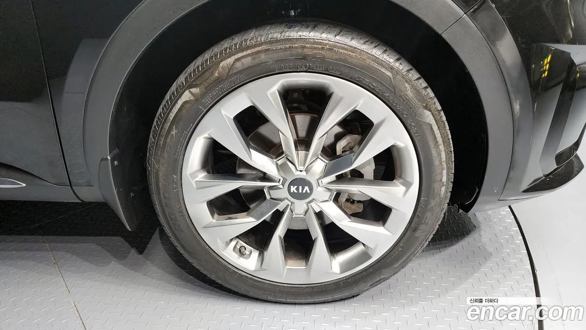 Kia Sorento — фото 5