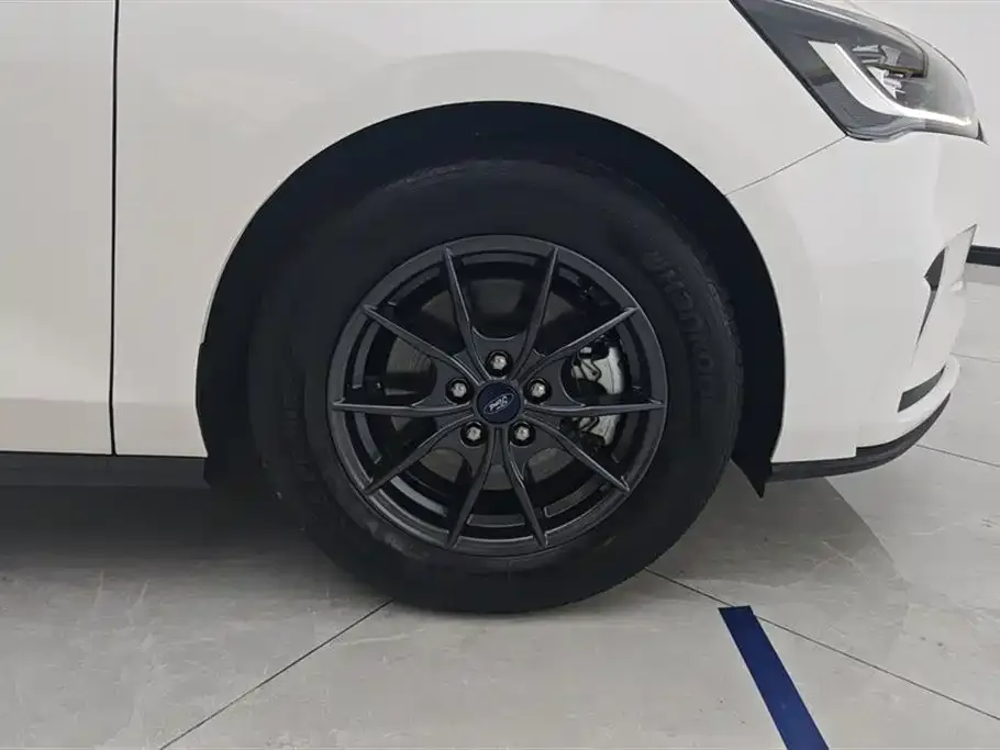 Ford Focus 2022 из CN, фото 6