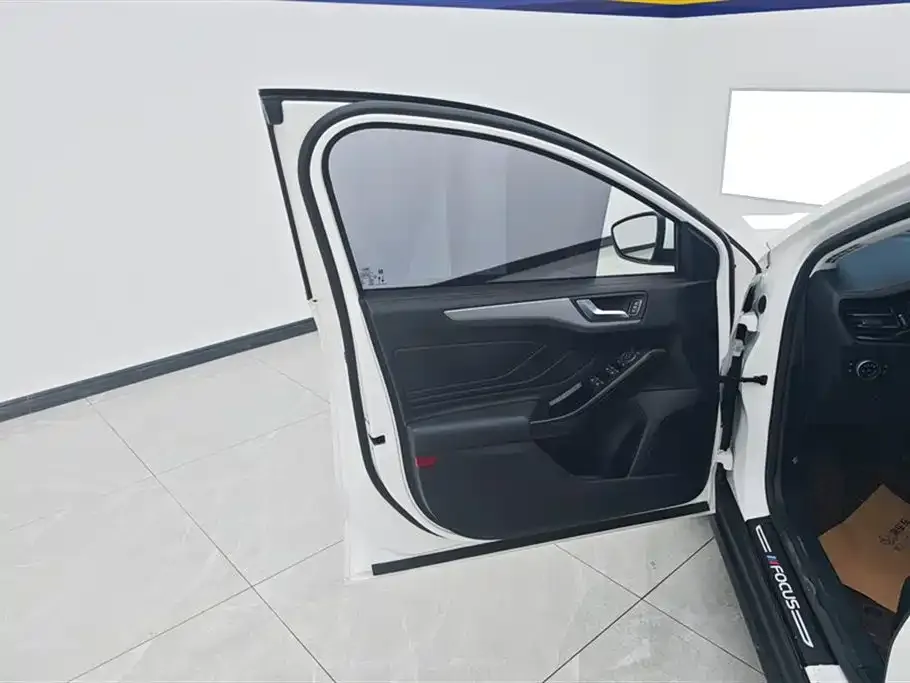 Ford Focus 2022 из CN, фото 7