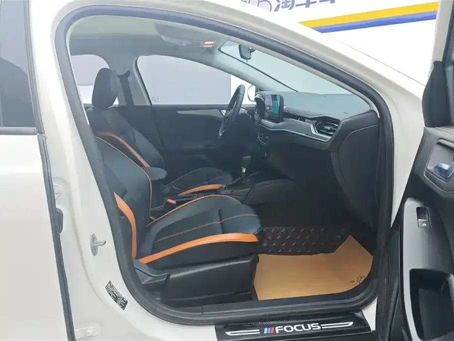Ford Focus 2022 из CN, фото 8