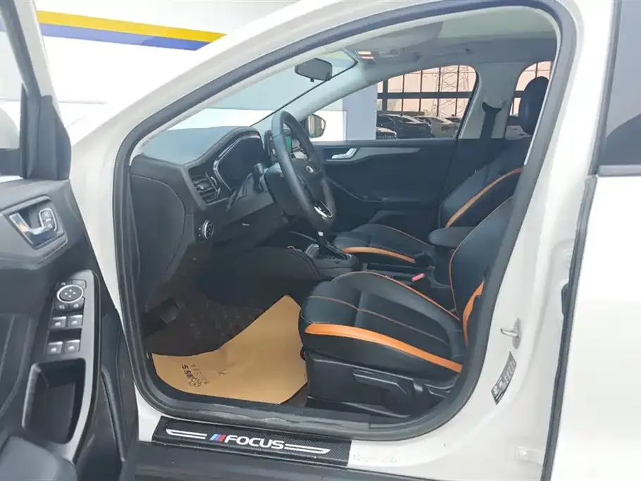 Ford Focus 2022 из CN, фото 9