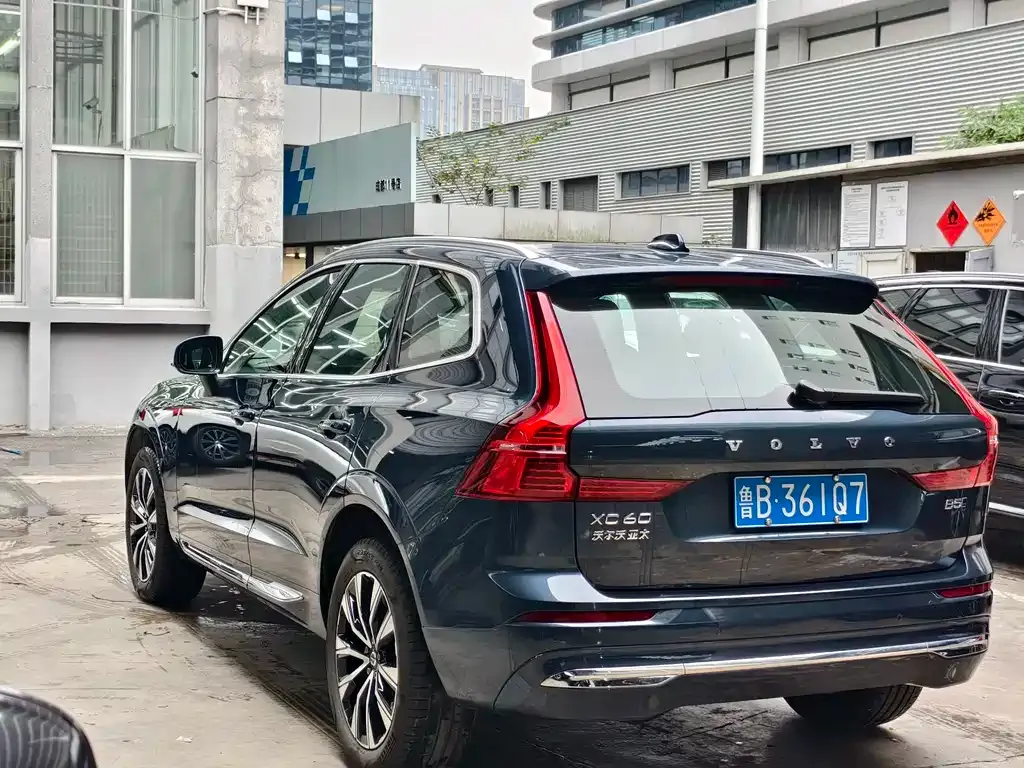 Volvo XC60 — фото 6