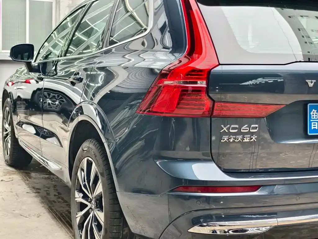 Volvo XC60 — фото 7