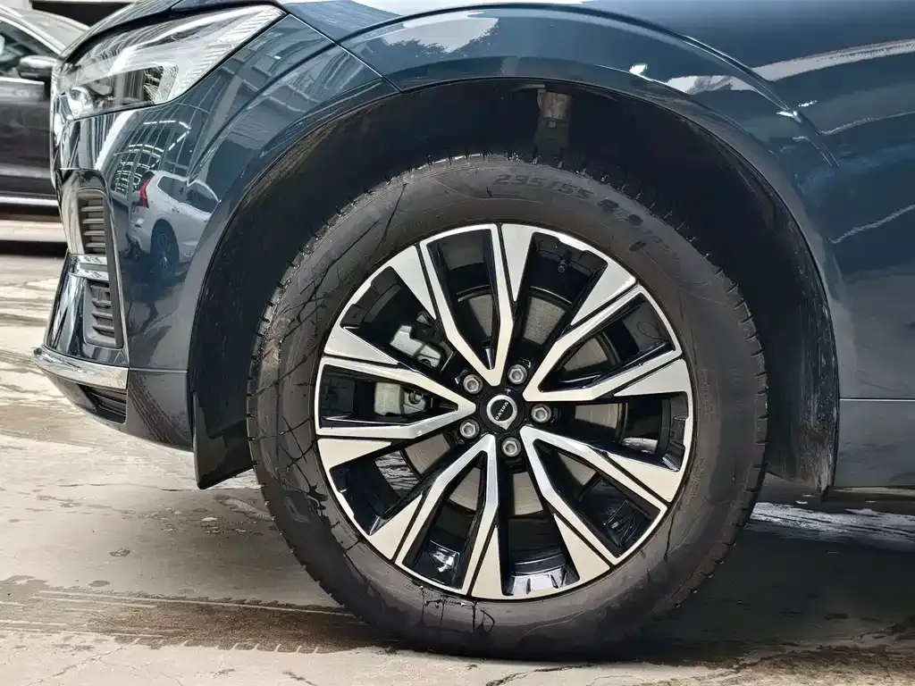 Volvo XC60 — фото 8