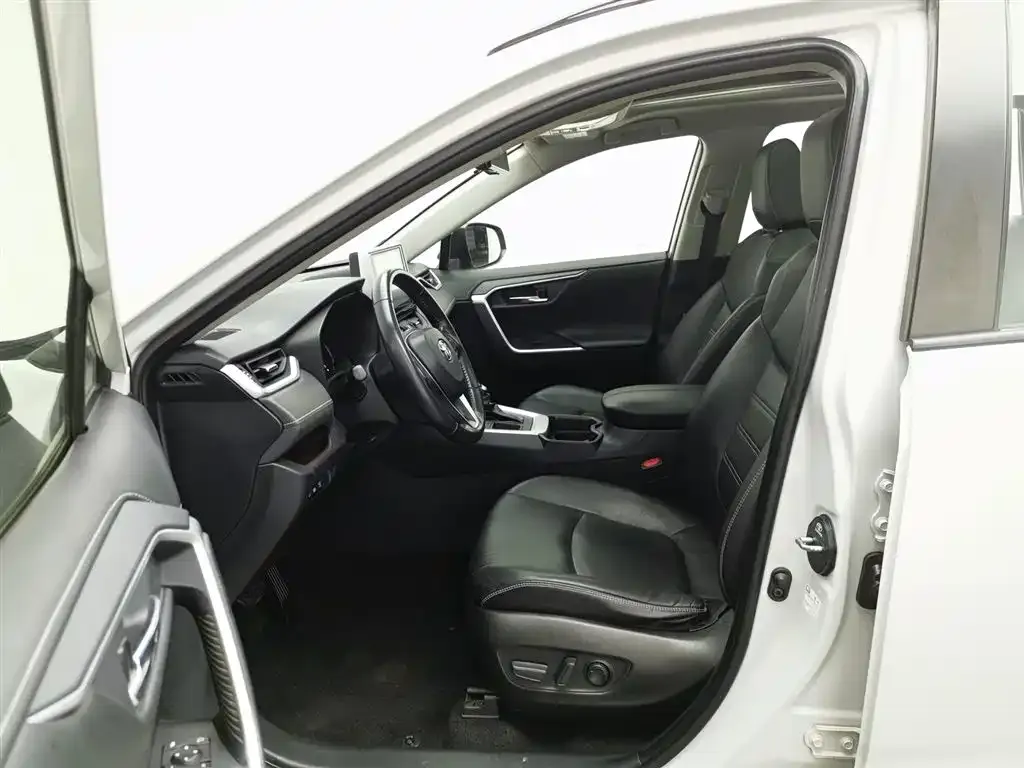 Toyota RAV4 — фото 10