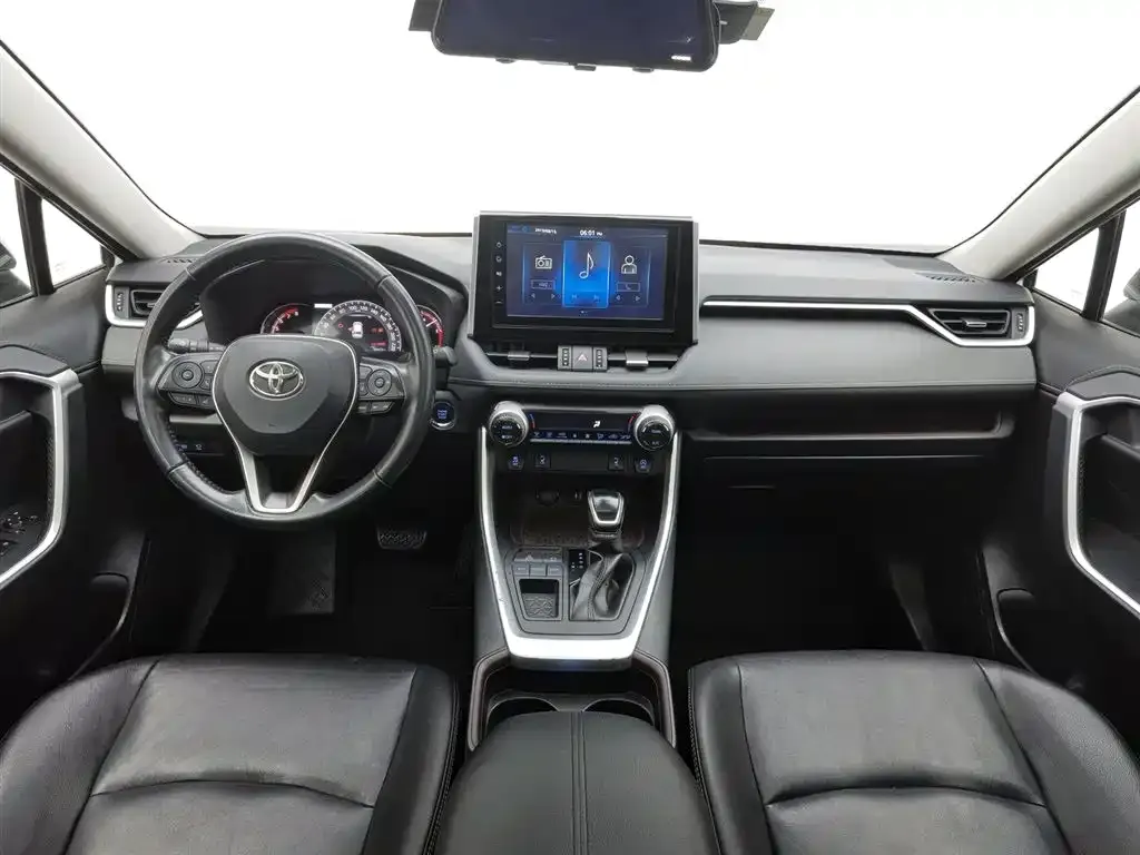 Toyota RAV4 — фото 5