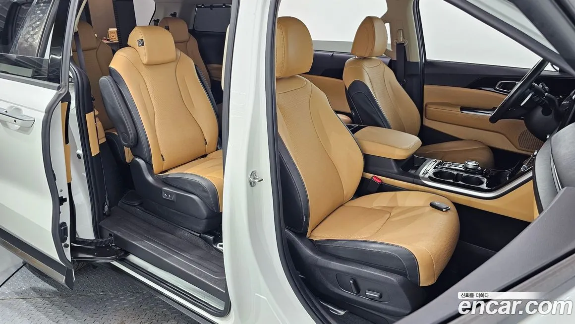 Kia Carnival — фото 10
