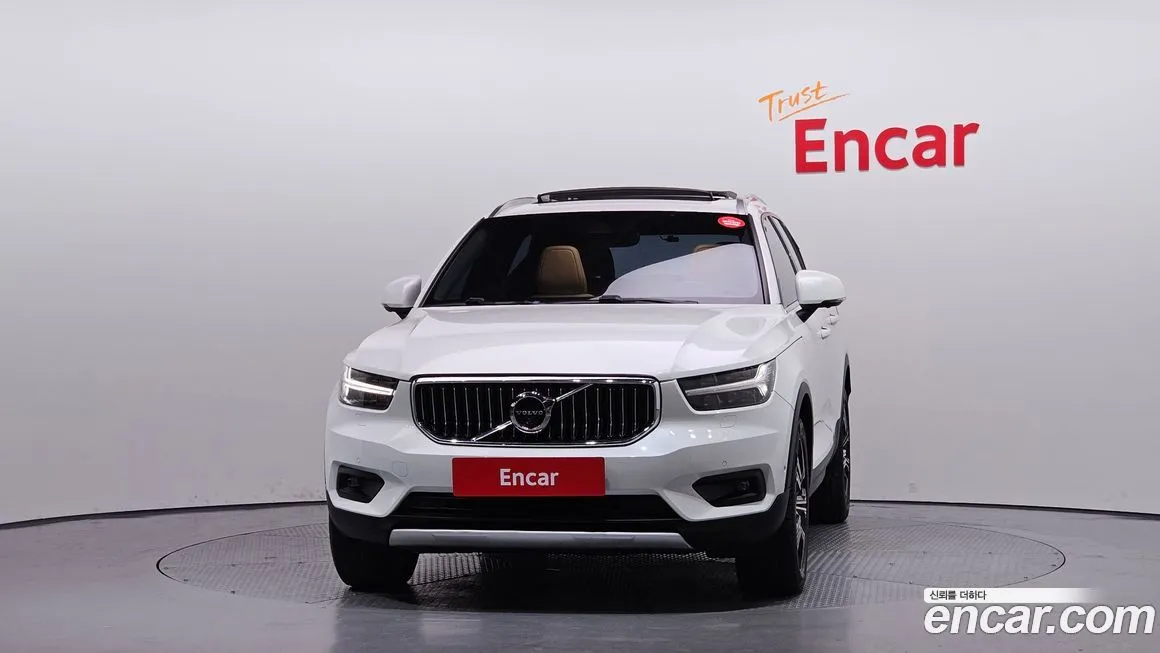 Volvo XC40 — фото 3