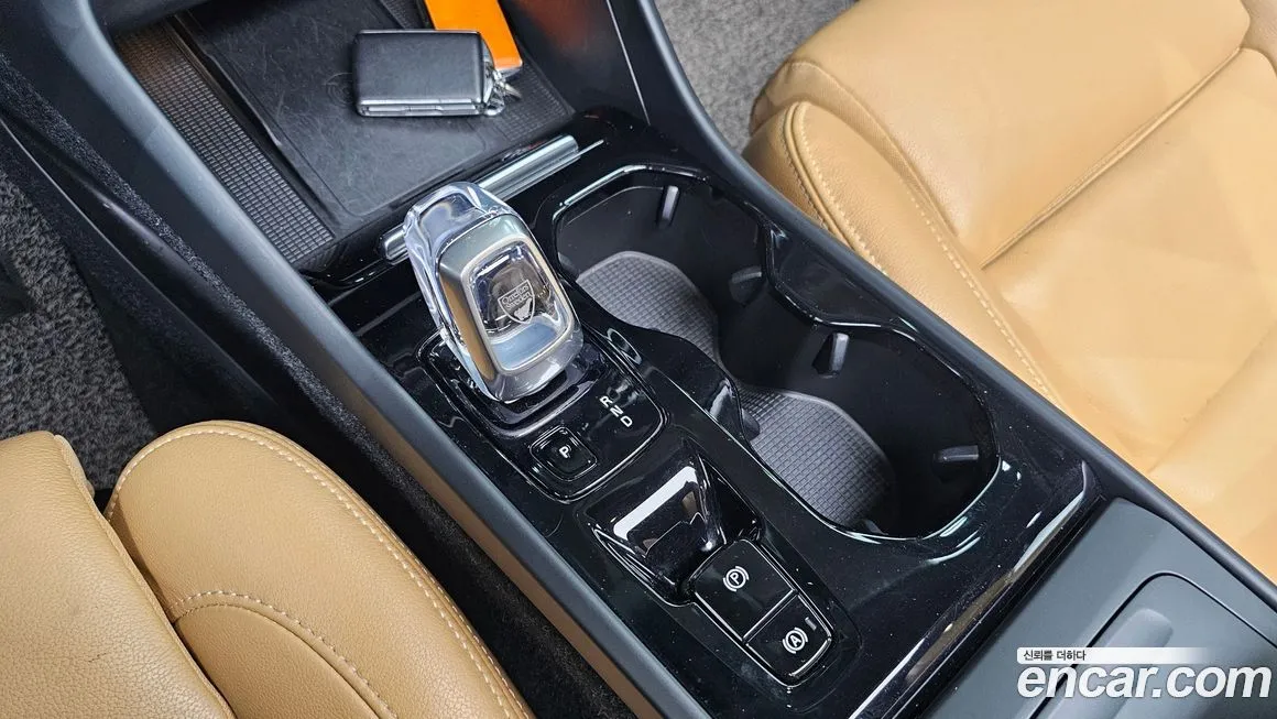 Volvo XC40 — фото 9