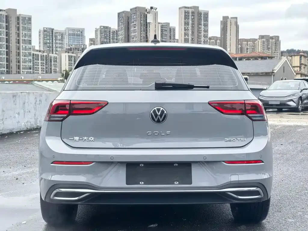 Volkswagen Golf 2023 из CN, фото 10
