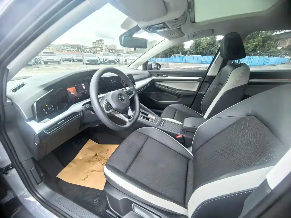 Volkswagen Golf 2023 из CN, фото 4