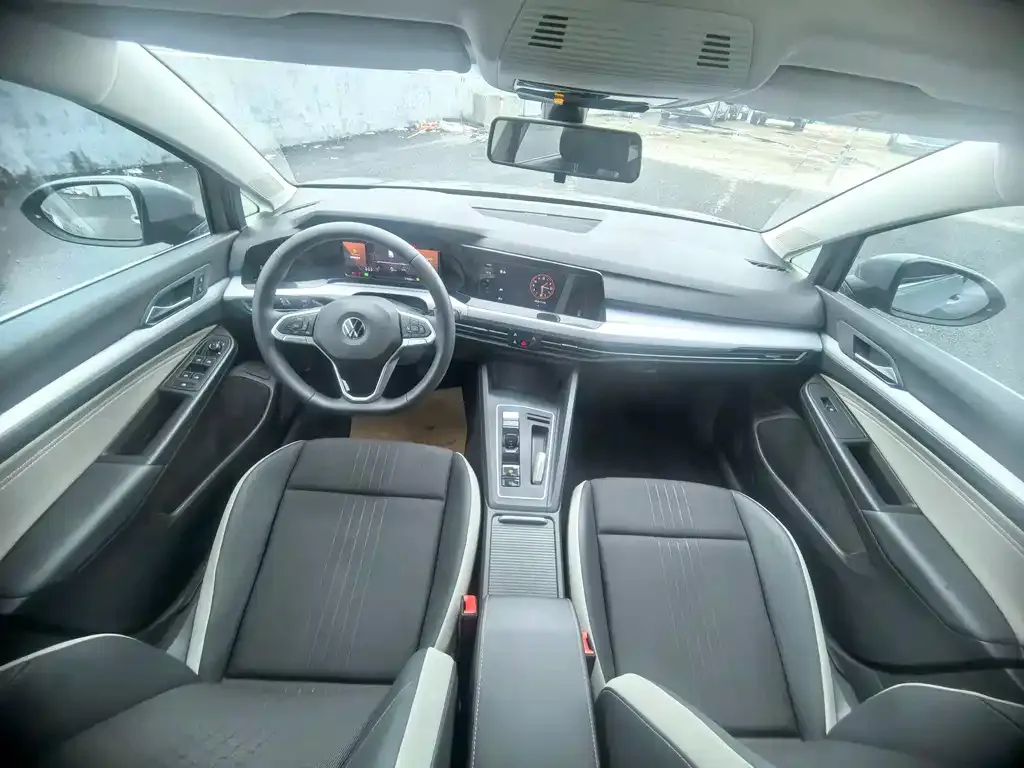 Volkswagen Golf 2023 из CN, фото 5