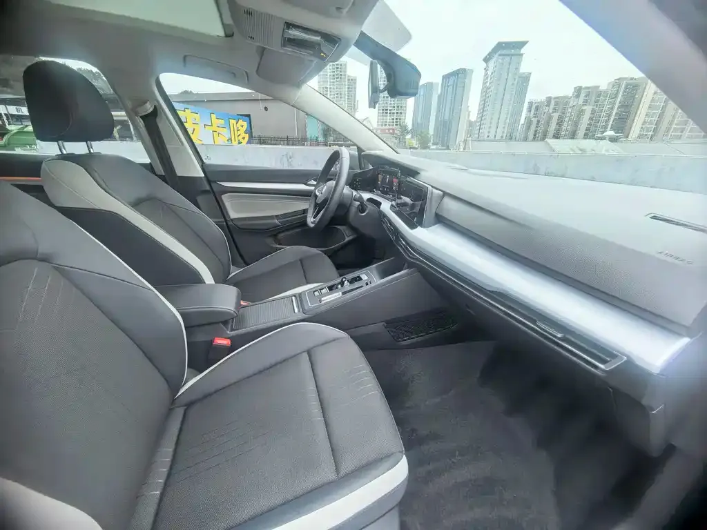 Volkswagen Golf 2023 из CN, фото 6