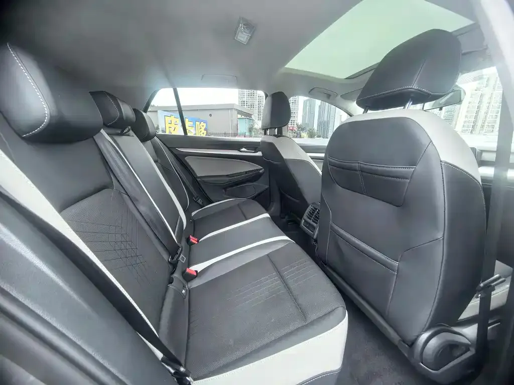 Volkswagen Golf 2023 из CN, фото 7