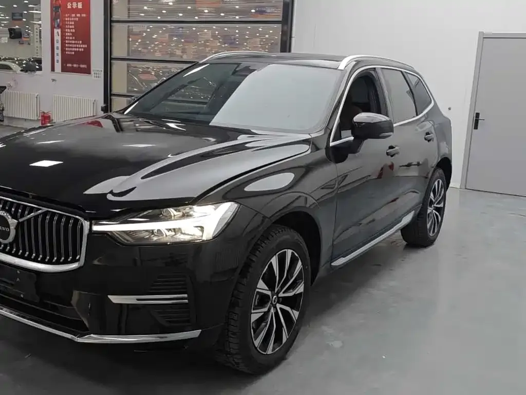 Volvo XC60 — фото 1