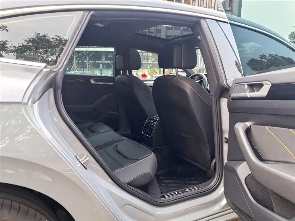 Volkswagen CC 2024 из CN, фото 10