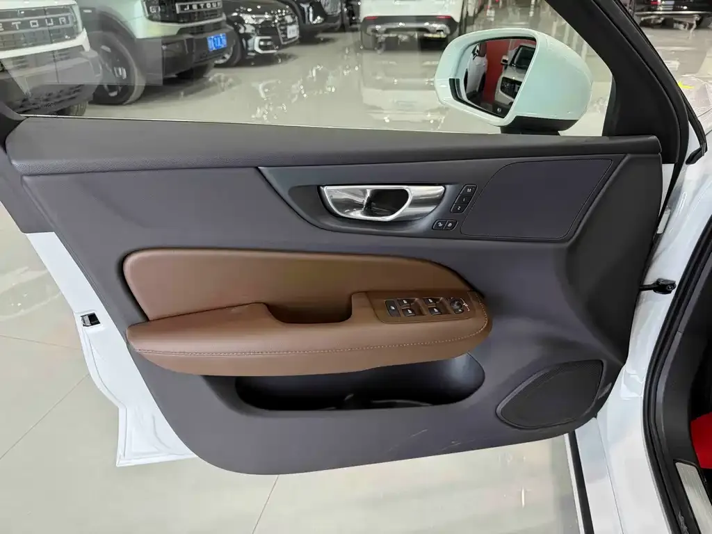 Volvo S60 2025 из CN, фото 10