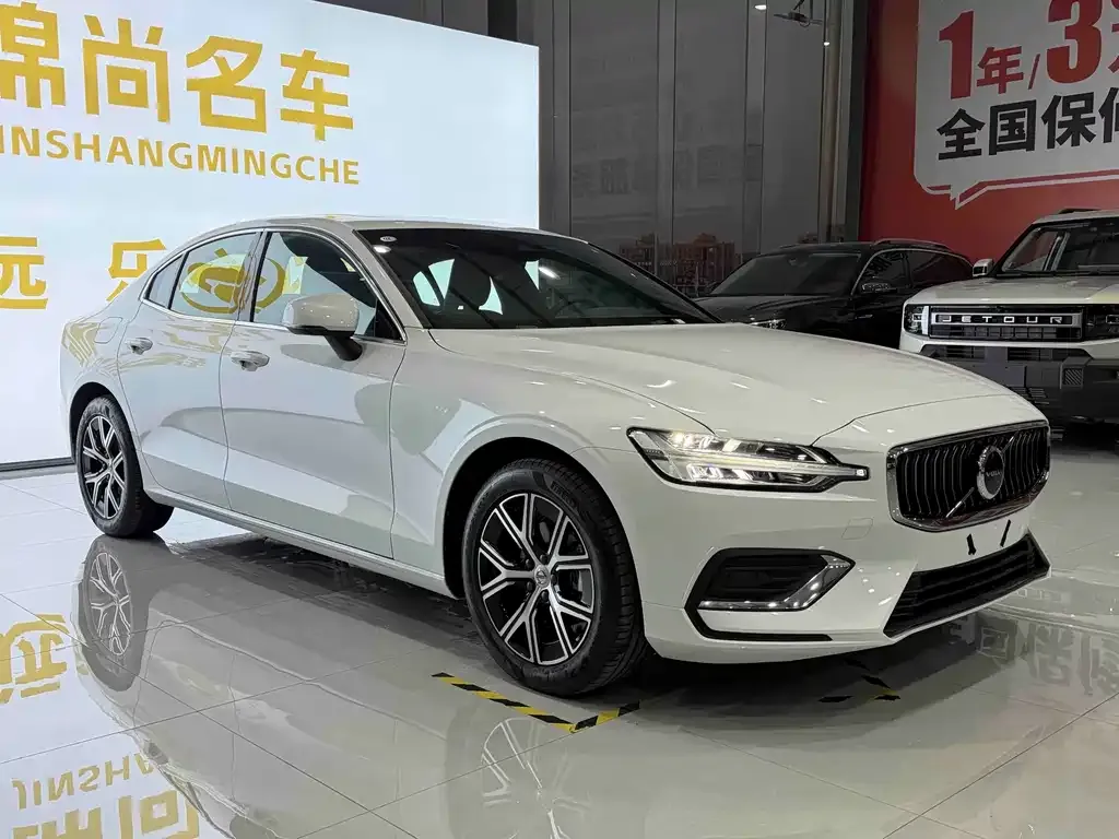 Volvo S60 2025 из CN, фото 4