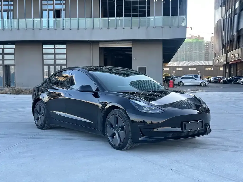 Tesla Model 3 — фото 3