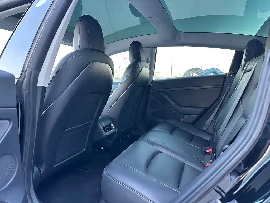 Tesla Model 3 — фото 6