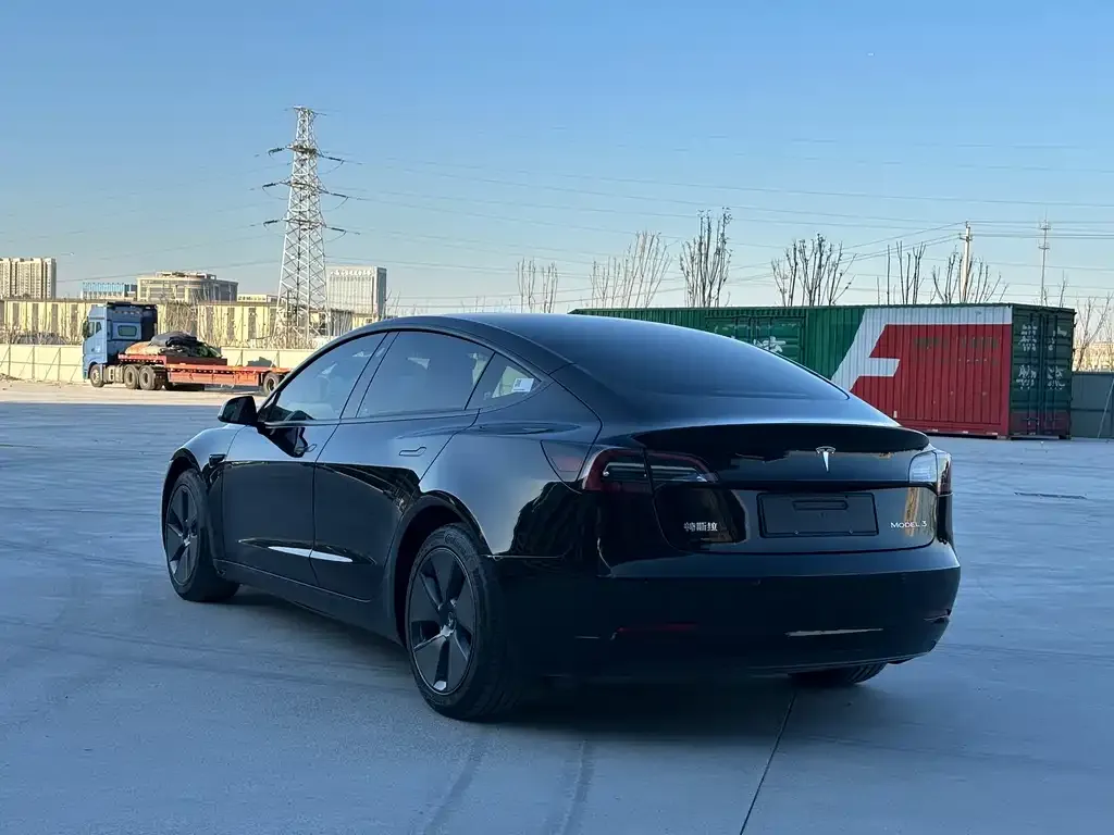Tesla Model 3 — фото 7