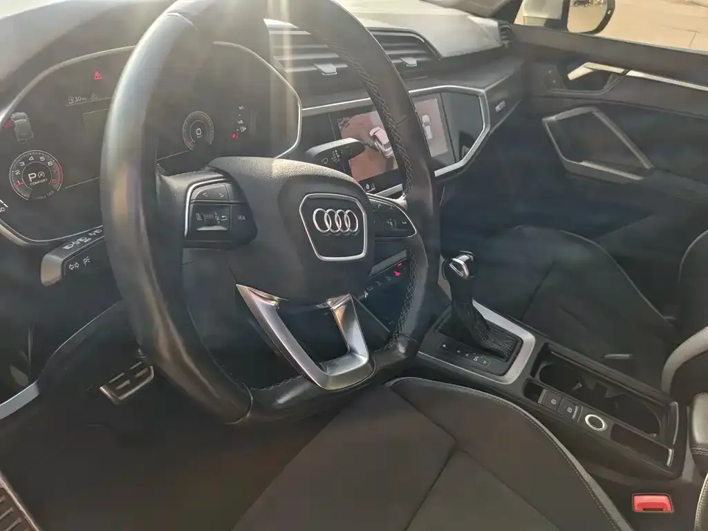 Audi Q3 — фото 10