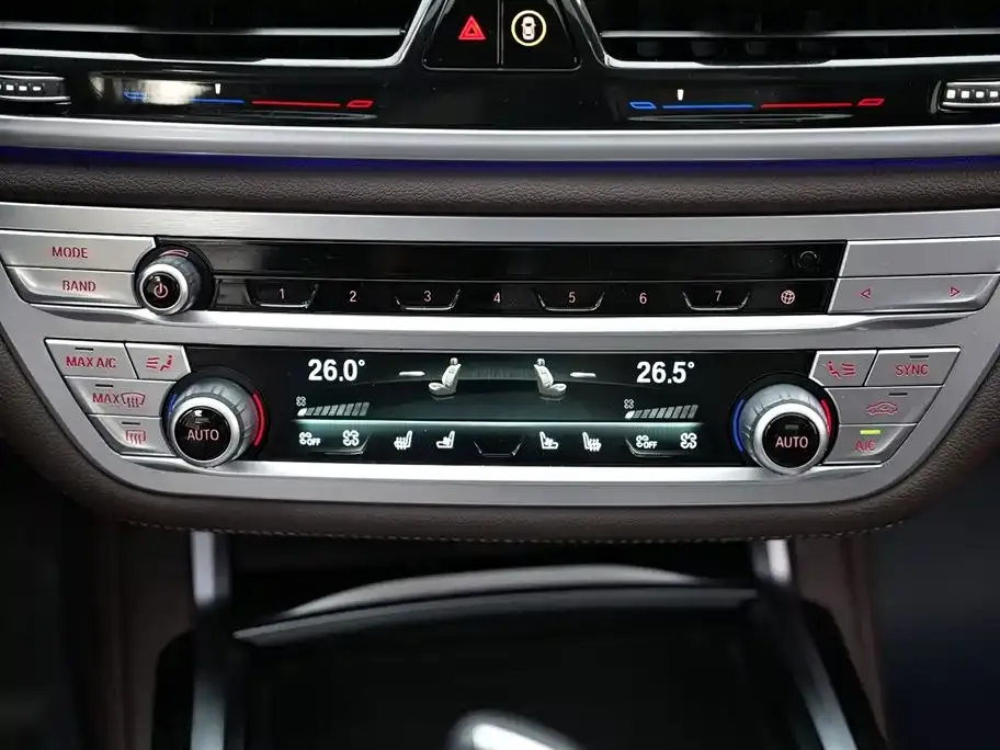 BMW 7 Series 2021 из CN, фото 10