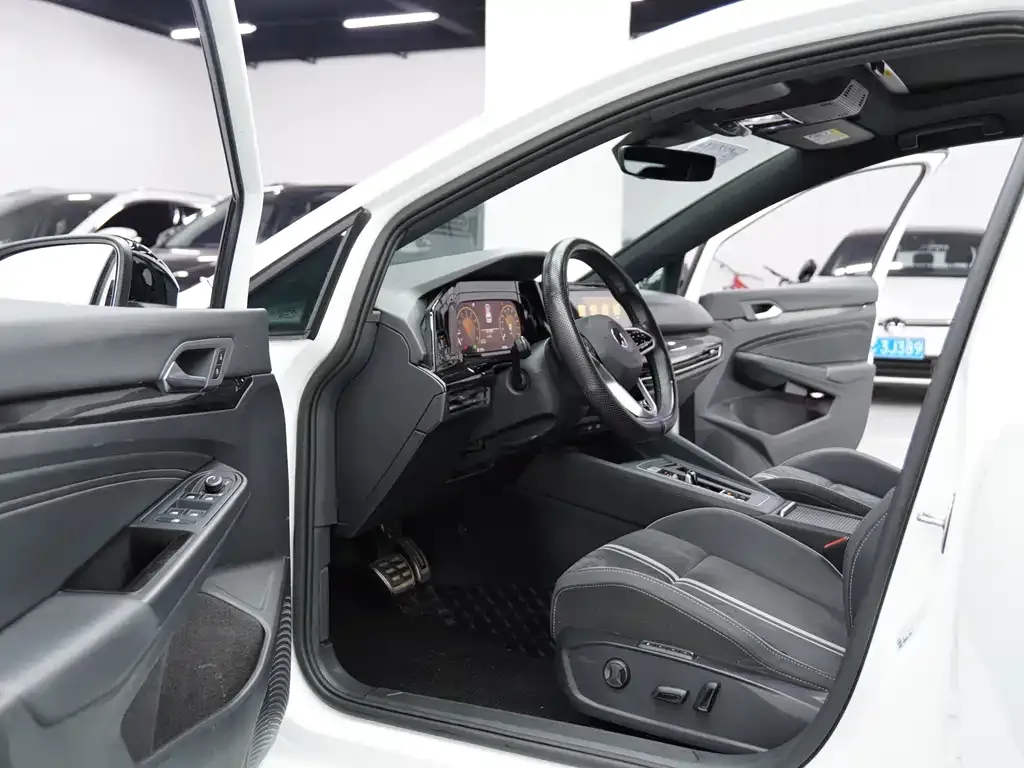 Volkswagen Golf 2022 из CN, фото 9