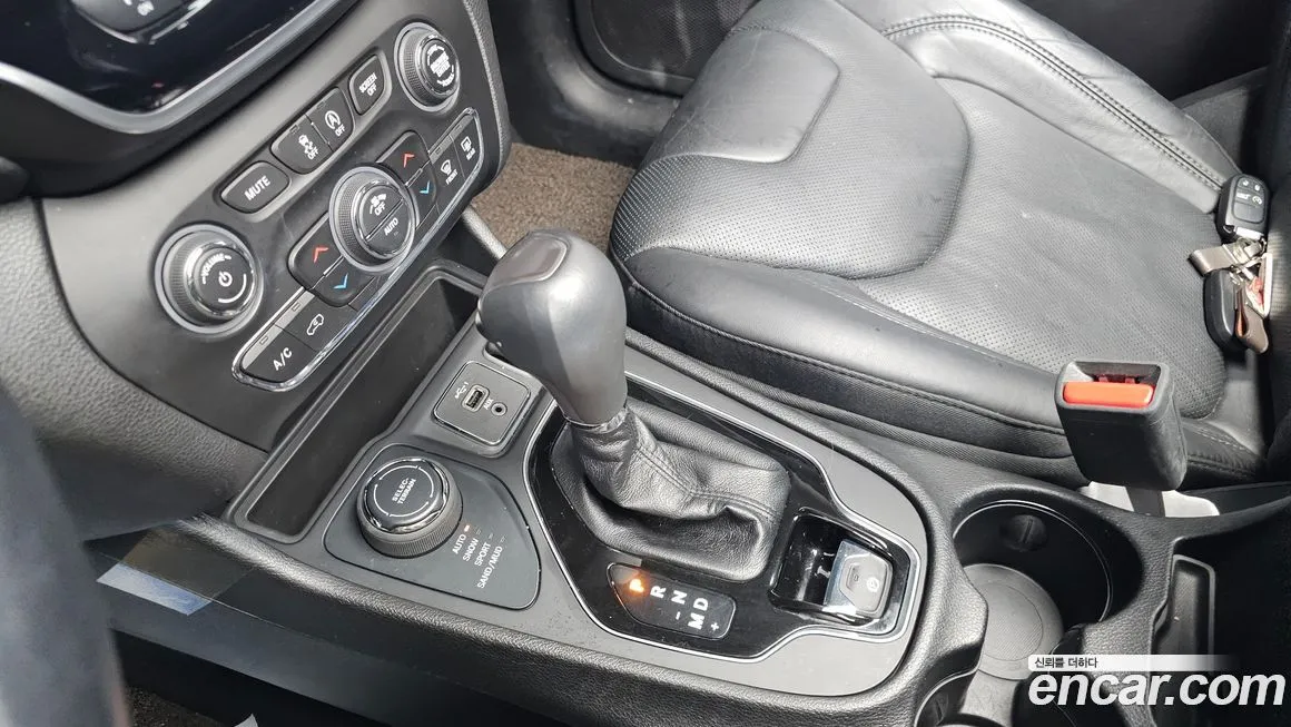 Jeep Cherokee — фото 9