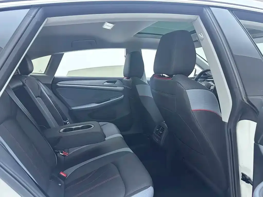 Volkswagen Lamando 2023 из CN, фото 6