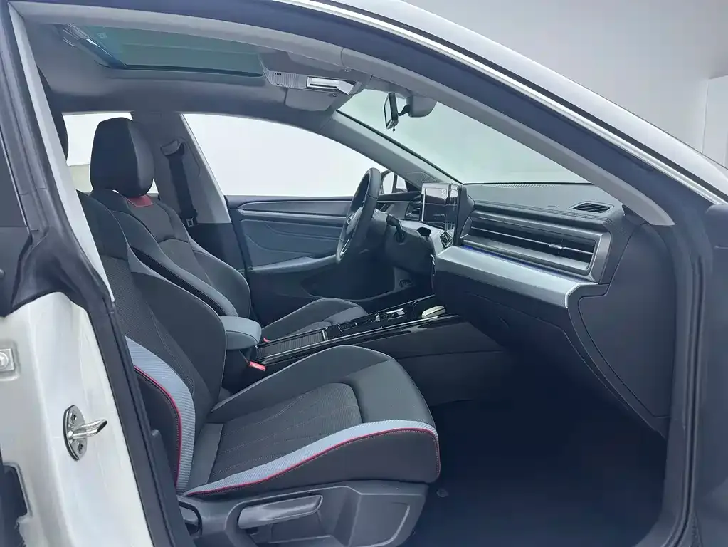 Volkswagen Lamando 2023 из CN, фото 7
