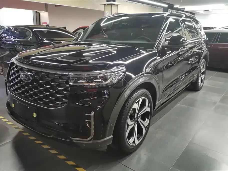 Ford Explorer 2023 из CN, фото 1