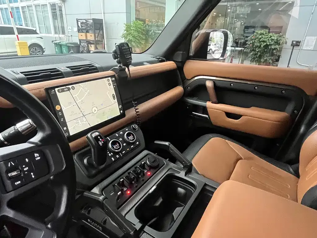 Land Rover Defender — фото 6