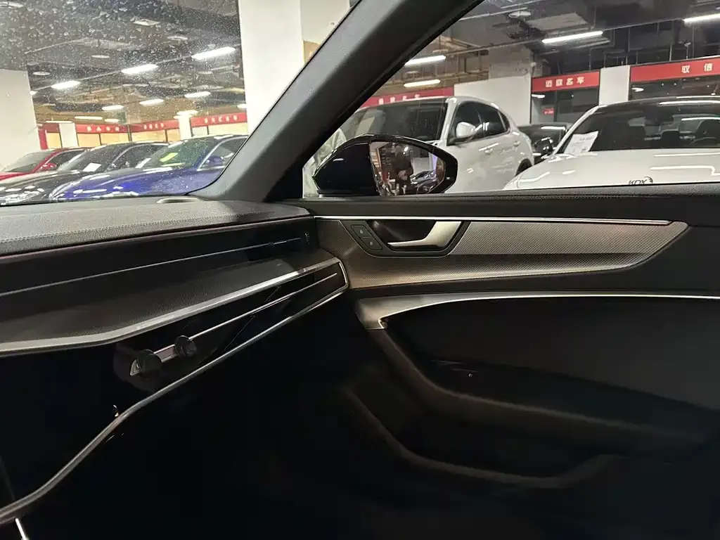 Audi A6L 2021 из CN, фото 9