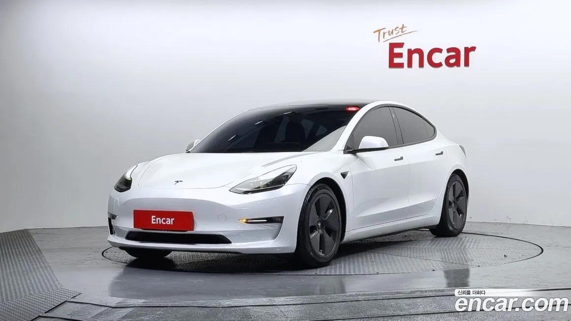 Tesla Model 3 — фото 1