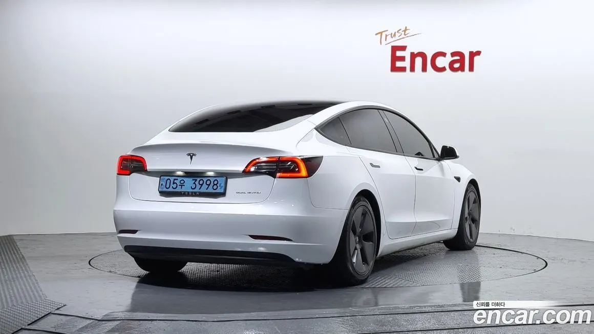 Tesla Model 3 — фото 2