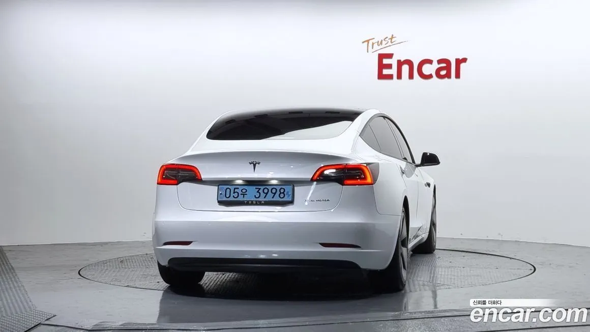 Tesla Model 3 — фото 4